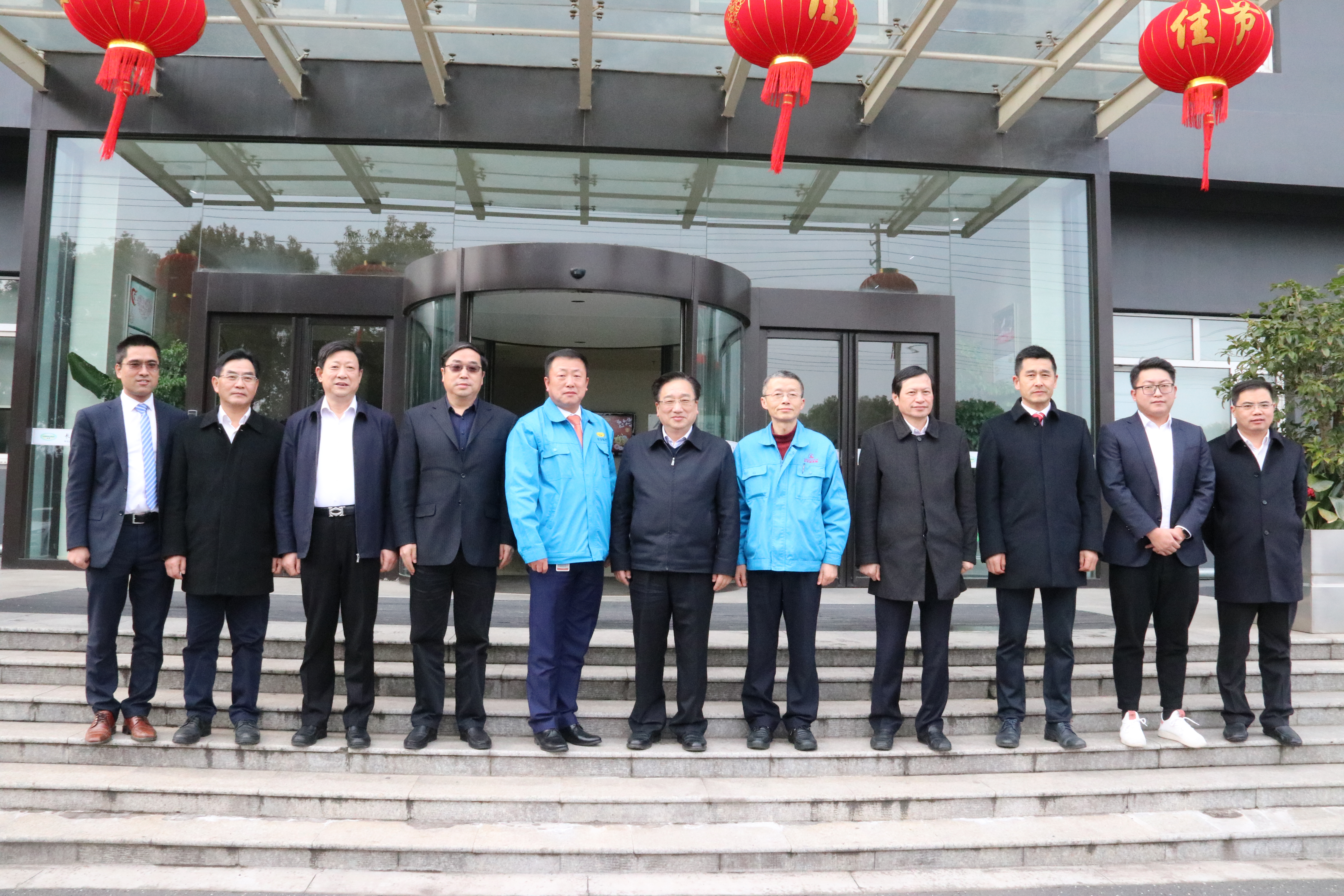 张家港市领导走访骨干企业代表长顺集团－长华化学工厂示关怀