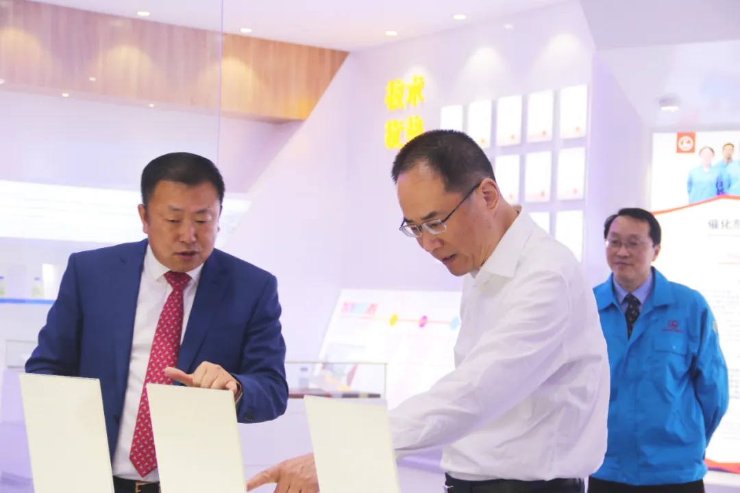 张家港市委副书记、代市长韩卫来长顺集团调研参观