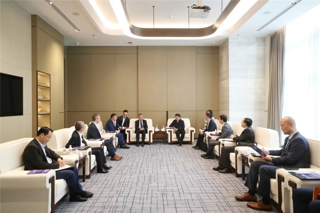 陆崇珉会见英国伊科尼克技术有限公司首席执行官基斯·维金斯一行